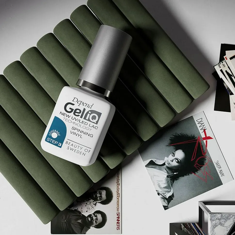 Gel iQ Nail Polish, 1133 Spinning Vinyl