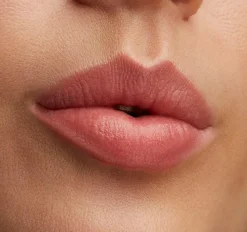Lustreglass Lipstick, $Ellout