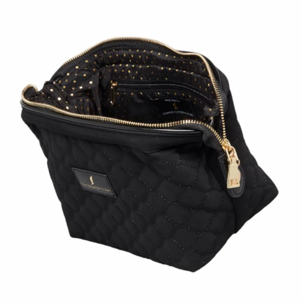 Mia Makeuptaske, Pirate Black