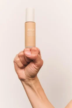 Skin Light Natural Liquid Foundation, 01 Sky