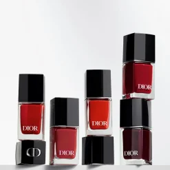 Vernis Nail Polish, 849 Rouge Cinema