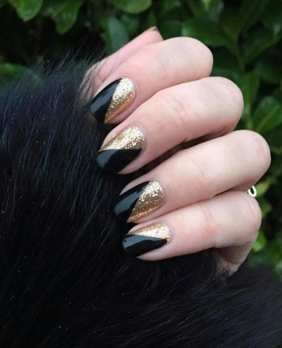 Vinylux Nail Polish, 105 Black Pool