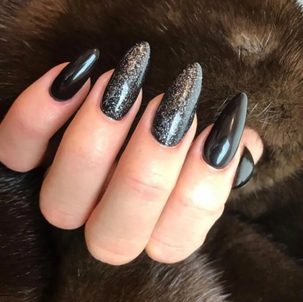 Vinylux Nail Polish, 105 Black Pool